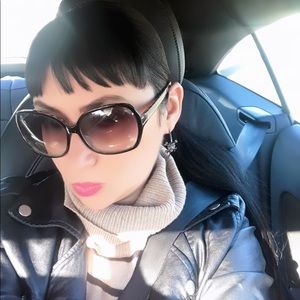 Meet your Posher, Eva